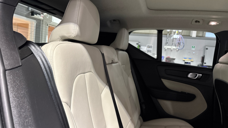 Volvo XC40 2.0 B4P Ultra Bright 5dr Auto Petrol Estate